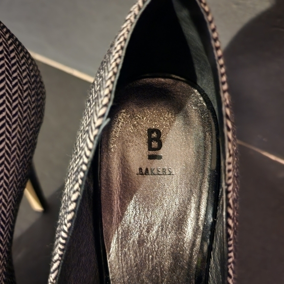 Bakers Cameron Black/White Heels 90B (left shoe need heel cover replaced) - Picture 5 of 11